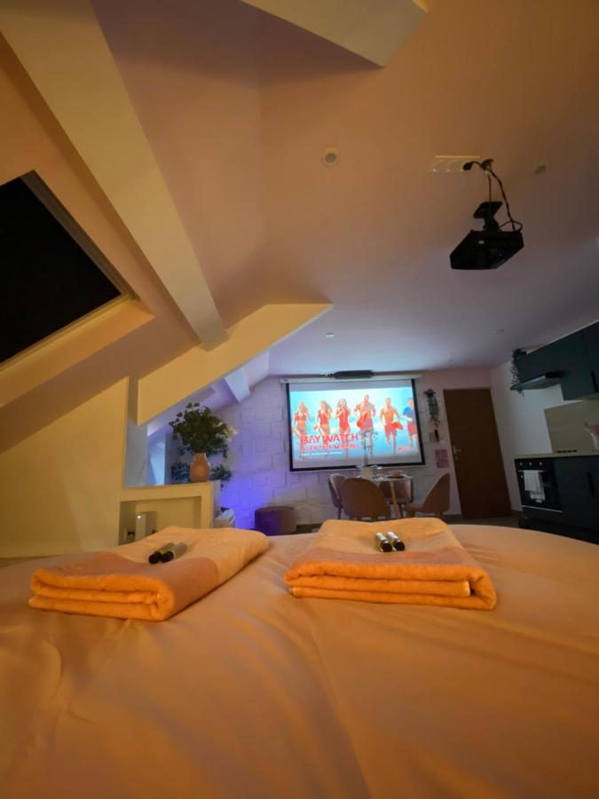 Capsule Color Deluxe Balneo I Ecran Home Cinema I Console De Jeux Trith-Saint-Leger Exterior foto